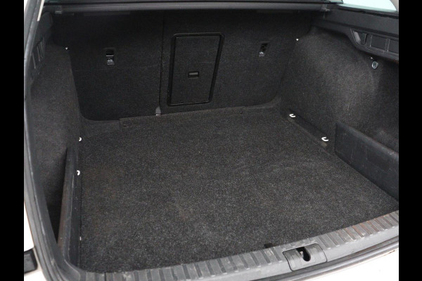 Škoda Octavia 1.5 e-TSI Business Edition | Trekhaak | Carplay | Navigatie | Full LED | Parkeerhulp | Cruise control | Digital Cockpit | Climate control | Getint glas