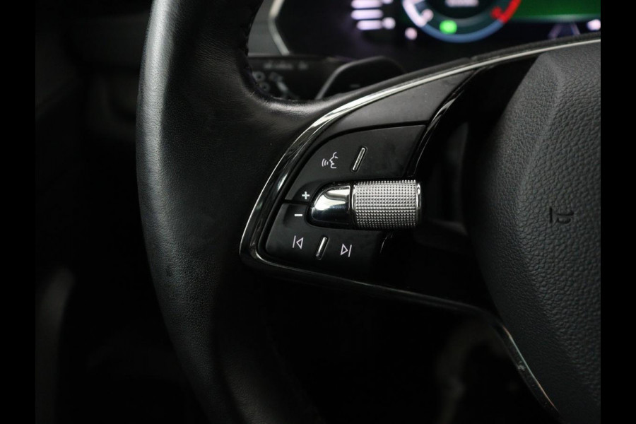 Škoda Octavia 1.5 e-TSI Business Edition | Trekhaak | Carplay | Navigatie | Full LED | Parkeerhulp | Cruise control | Digital Cockpit | Climate control | Getint glas