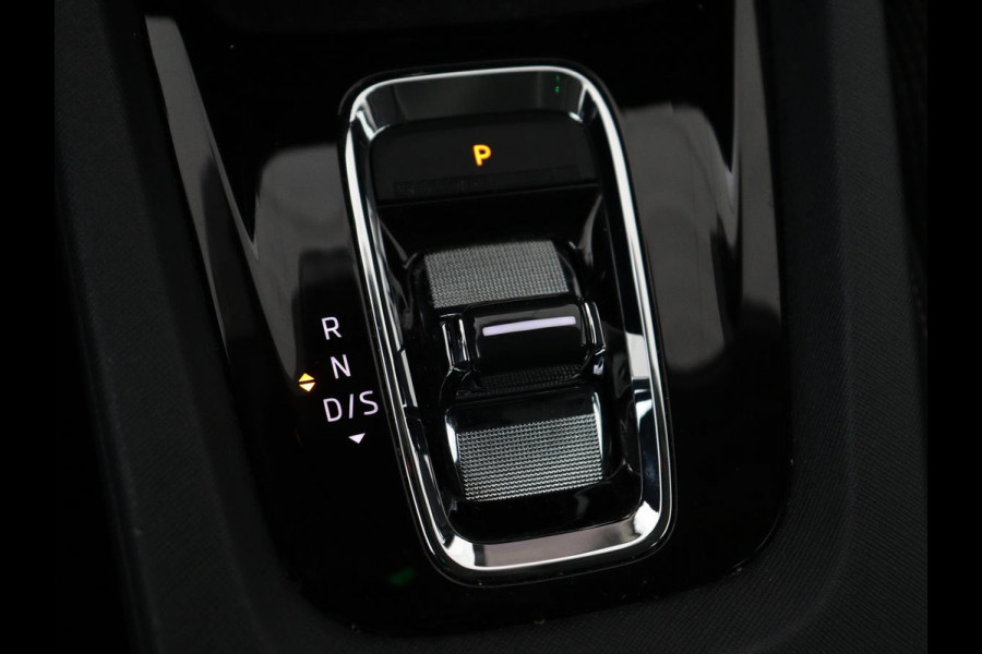 Škoda Octavia 1.5 e-TSI Business Edition | Trekhaak | Carplay | Navigatie | Full LED | Parkeerhulp | Cruise control | Digital Cockpit | Climate control | Getint glas