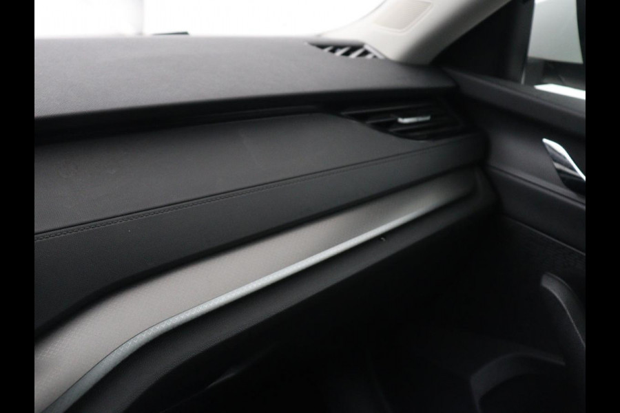 Škoda Octavia 1.5 e-TSI Business Edition | Trekhaak | Carplay | Navigatie | Full LED | Parkeerhulp | Cruise control | Digital Cockpit | Climate control | Getint glas