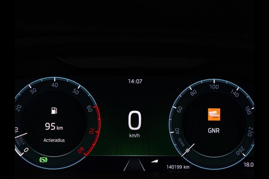 Škoda Octavia 1.5 e-TSI Business Edition | Trekhaak | Carplay | Navigatie | Full LED | Parkeerhulp | Cruise control | Digital Cockpit | Climate control | Getint glas