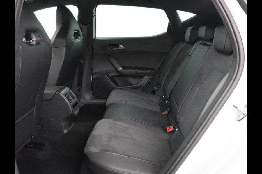 CUPRA Leon 1.5 e-Hybrid Business | Stoelverwarming | Adaptive cruise | Camera | Carplay | Memory | Half leder | Navigatie | Keyless | Sportstoelen | Full LED | Sfeerverlichting | PHEV | Plug In