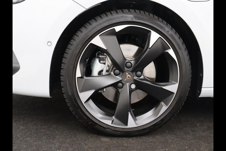 CUPRA Leon 1.5 e-Hybrid Business | Stoelverwarming | Adaptive cruise | Camera | Carplay | Memory | Half leder | Navigatie | Keyless | Sportstoelen | Full LED | Sfeerverlichting | PHEV | Plug In