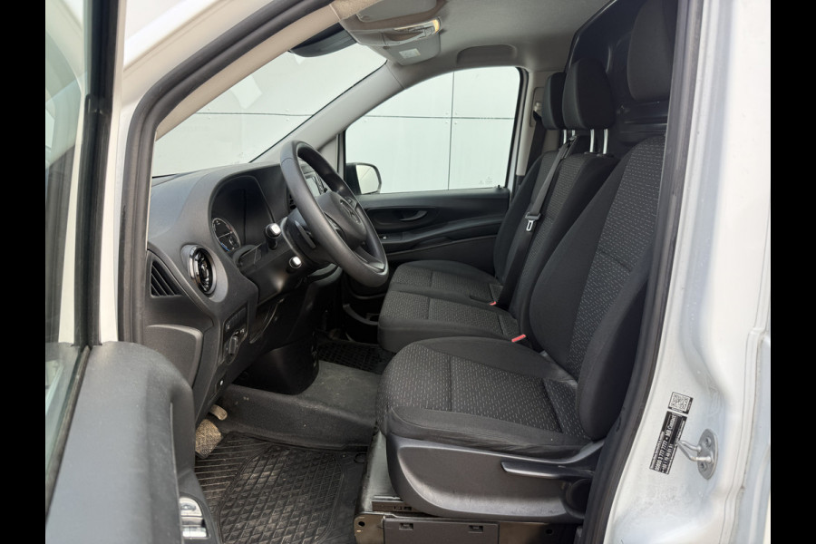 Mercedes-Benz eVito 112 66kWh 280km WLTP 96% (SOH) Snelladen L2H1 Climate Control Cruise Control Stoelverwarming Apple Carplay Parkeersensoren Achter