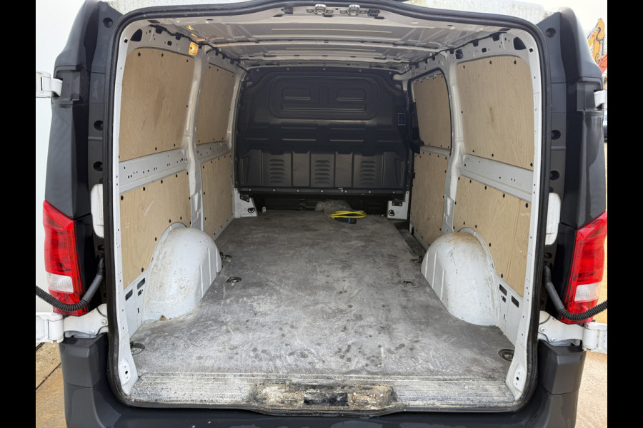 Mercedes-Benz eVito 112 66kWh 280km WLTP 96% (SOH) Snelladen L2H1 Climate Control Cruise Control Stoelverwarming Apple Carplay Parkeersensoren Achter