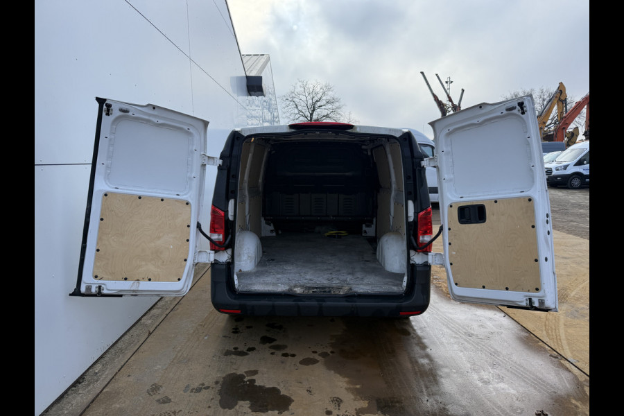 Mercedes-Benz eVito 112 66kWh 280km WLTP 96% (SOH) Snelladen L2H1 Climate Control Cruise Control Stoelverwarming Apple Carplay Parkeersensoren Achter