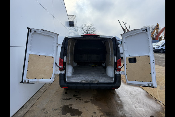 Mercedes-Benz eVito 112 66kWh 280km WLTP 96% (SOH) Snelladen L2H1 Climate Control Cruise Control Stoelverwarming Apple Carplay Parkeersensoren Achter