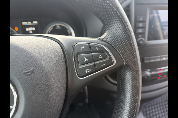 Mercedes-Benz eVito 112 66kWh 280km WLTP 96% (SOH) Snelladen L2H1 Climate Control Cruise Control Stoelverwarming Apple Carplay Parkeersensoren Achter