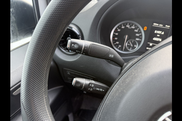 Mercedes-Benz eVito 112 66kWh 280km WLTP 96% (SOH) Snelladen L2H1 Climate Control Cruise Control Stoelverwarming Apple Carplay Parkeersensoren Achter