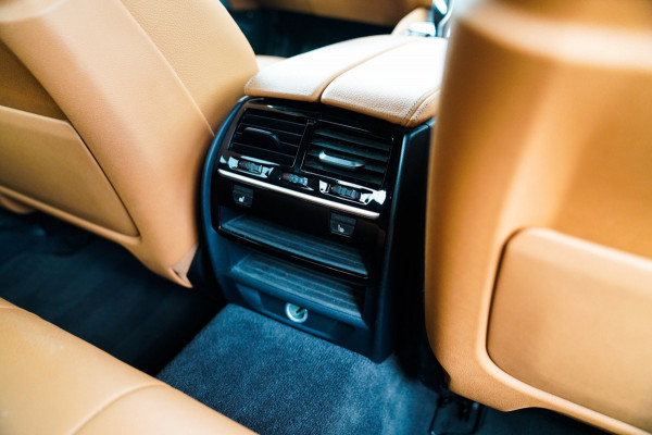 BMW 5 Serie 530e iPerformance High Executive | M-pakket | Massage | Stoelverwarming/verkoeling | Head up | Adaptieve cruise | NAP