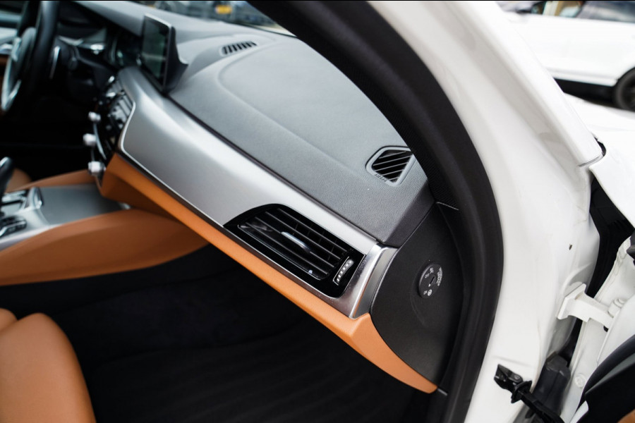 BMW 5 Serie 530e iPerformance High Executive | M-pakket | Massage | Stoelverwarming/verkoeling | Head up | Adaptieve cruise | NAP