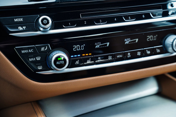 BMW 5 Serie 530e iPerformance High Executive | M-pakket | Massage | Stoelverwarming/verkoeling | Head up | Adaptieve cruise | NAP