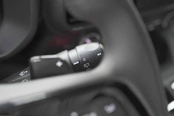 Citroën E-Berlingo 136 L1 50 kWh | Camera | Laadruimte-pakket | Dodehoekdetectie | Navigatie | 3 Zitplaatsen