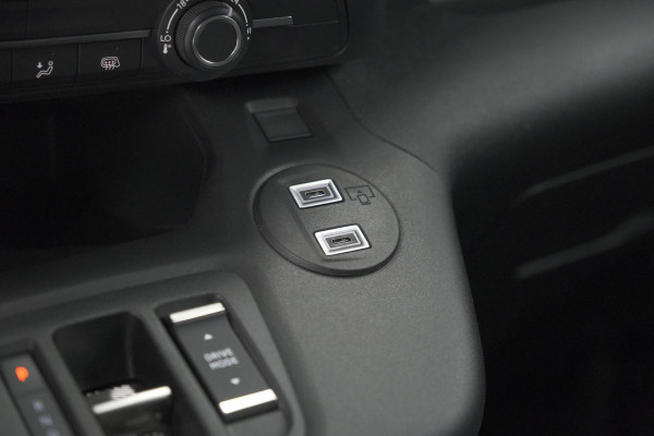 Citroën E-Berlingo 136 L1 50 kWh | Camera | Laadruimte-pakket | Dodehoekdetectie | Navigatie | 3 Zitplaatsen