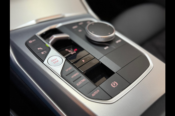 BMW 3 Serie Touring 320e LCI M-Sport | Widescreen | Pano | Trekhaak | Comfort-pakket | Travel-pakket | Parkeerassist-pakket |