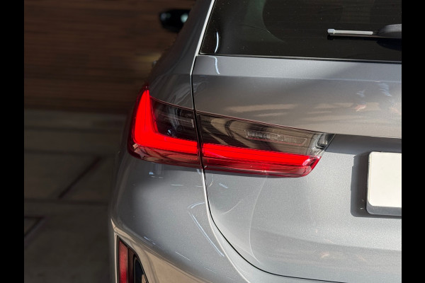 BMW 3 Serie Touring 320e LCI M-Sport | Widescreen | Pano | Trekhaak | Comfort-pakket | Travel-pakket | Parkeerassist-pakket |