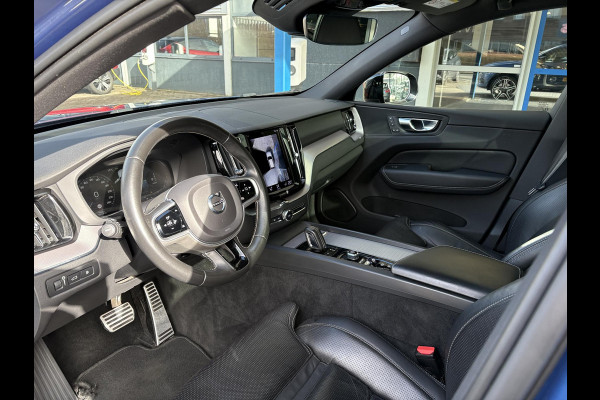 Volvo XC60 2.0 T6 Plug-in hybrid AWD R-Design | Wegklapbare Trekhaak | Elektrisch schuif-/kanteldak | ACC | Leder | Stoel- Verwarming & Ventilatie | Memory Seats | 360 Camera