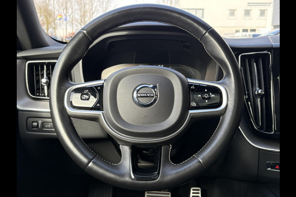 Volvo XC60 2.0 T6 Plug-in hybrid AWD R-Design | Wegklapbare Trekhaak | Elektrisch schuif-/kanteldak | ACC | Leder | Stoel- Verwarming & Ventilatie | Memory Seats | 360 Camera