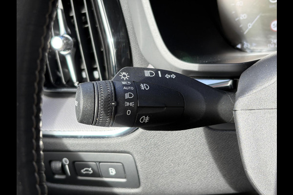 Volvo XC60 2.0 T6 Plug-in hybrid AWD R-Design | Wegklapbare Trekhaak | Elektrisch schuif-/kanteldak | ACC | Leder | Stoel- Verwarming & Ventilatie | Memory Seats | 360 Camera