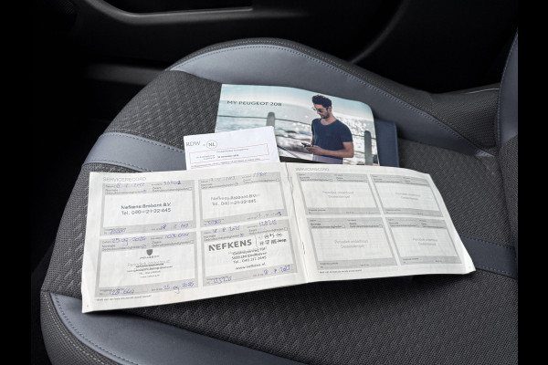 Peugeot e-2008 EV Allure 50 kWh | SOH 99% | Draadloze lader | Stoelverwarming | Dealeronderhouden