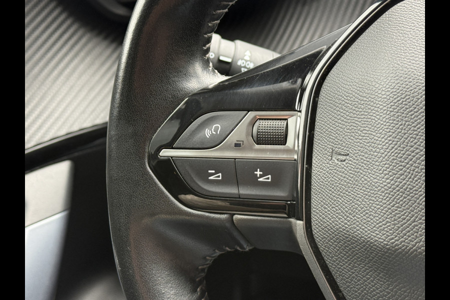 Peugeot e-2008 EV Allure 50 kWh | SOH 99% | Draadloze lader | Stoelverwarming | Dealeronderhouden