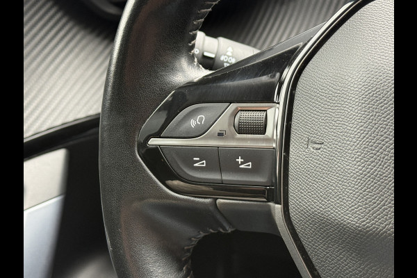 Peugeot e-2008 EV Allure 50 kWh | SOH 99% | Draadloze lader | Stoelverwarming | Dealeronderhouden