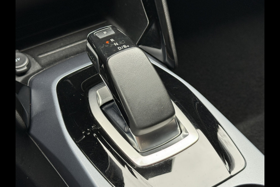 Peugeot e-2008 EV Allure 50 kWh | SOH 99% | Draadloze lader | Stoelverwarming | Dealeronderhouden