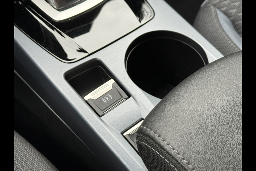 Peugeot e-2008 EV Allure 50 kWh | SOH 99% | Draadloze lader | Stoelverwarming | Dealeronderhouden