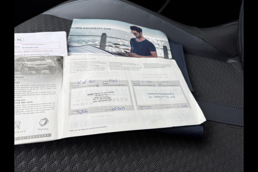 Peugeot e-2008 EV Allure 50 kWh | SOH 99% | Draadloze lader | Stoelverwarming | Dealeronderhouden