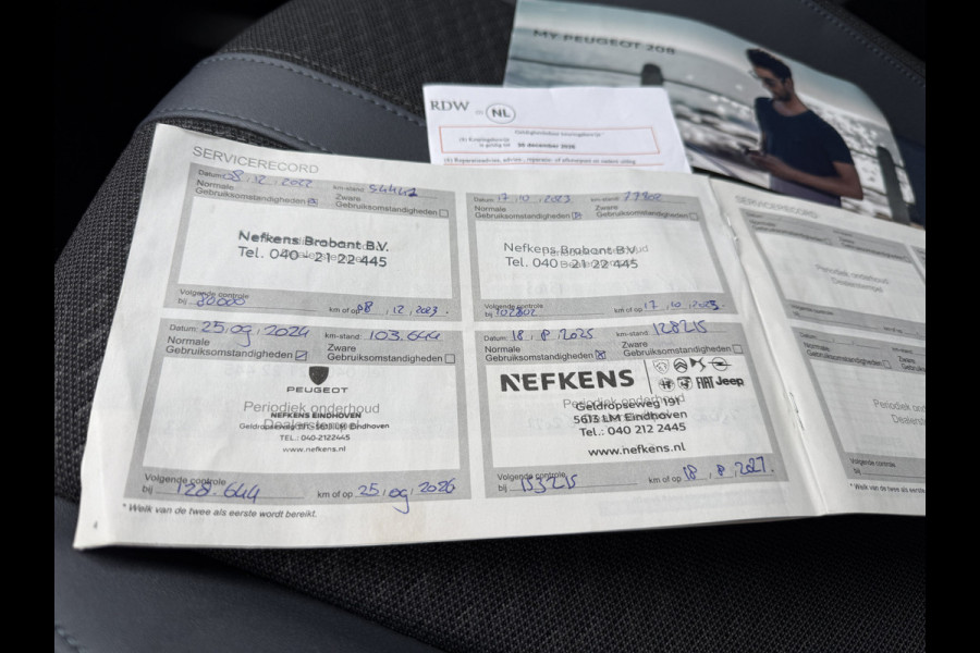 Peugeot e-2008 EV Allure 50 kWh | SOH 99% | Draadloze lader | Stoelverwarming | Dealeronderhouden