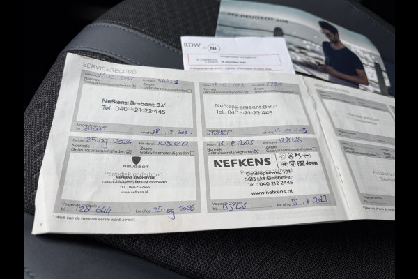 Peugeot e-2008 EV Allure 50 kWh | SOH 99% | Draadloze lader | Stoelverwarming | Dealeronderhouden