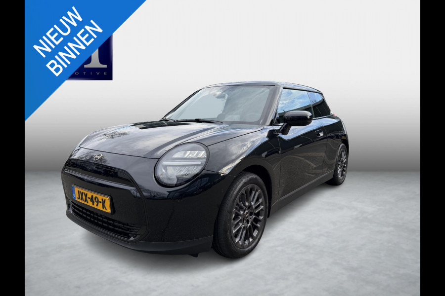 MINI Cooper E Essential XS 40.7 kWh NIEUWE AUTO | HEAD-UP DISPLAY | CAMERA | STOELVERWARMING  | ORIGINEEL NL AUTO | FABRIEKSGARANTIE TM 2029 |