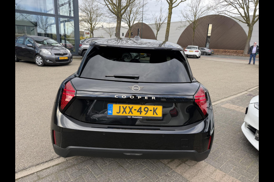 MINI Cooper E Essential XS 40.7 kWh NIEUWE AUTO | HEAD-UP DISPLAY | CAMERA | STOELVERWARMING  | ORIGINEEL NL AUTO | FABRIEKSGARANTIE TM 2029 |