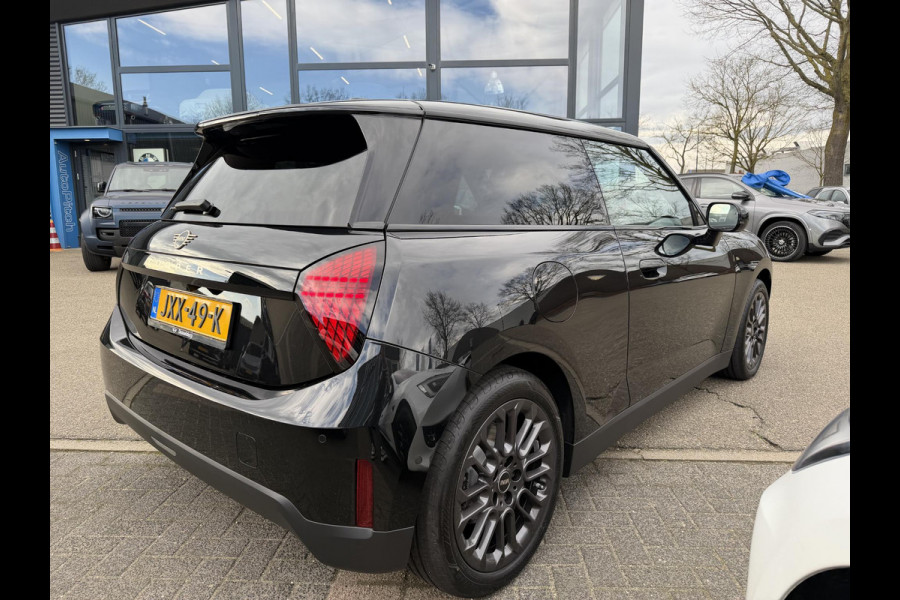 MINI Cooper E Essential XS 40.7 kWh NIEUWE AUTO | HEAD-UP DISPLAY | CAMERA | STOELVERWARMING  | ORIGINEEL NL AUTO | FABRIEKSGARANTIE TM 2029 |