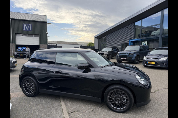 MINI Cooper E Essential XS 40.7 kWh NIEUWE AUTO | HEAD-UP DISPLAY | CAMERA | STOELVERWARMING  | ORIGINEEL NL AUTO | FABRIEKSGARANTIE TM 2029 |