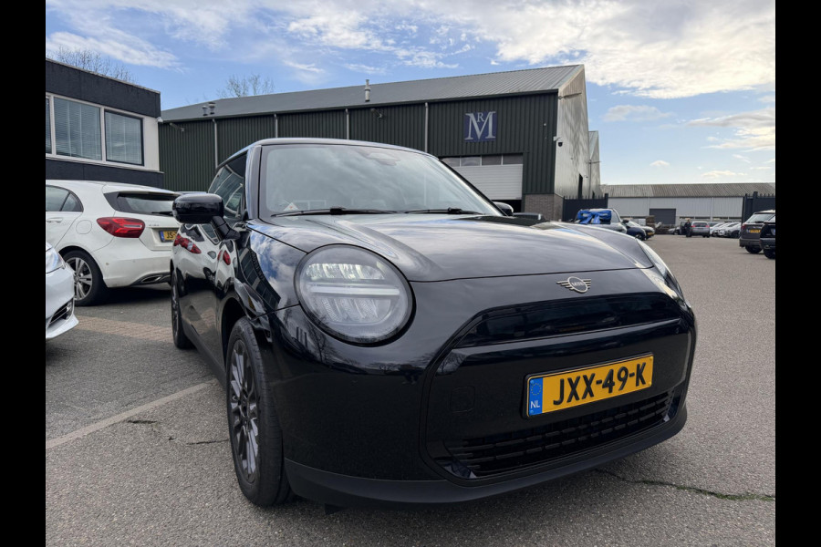 MINI Cooper E Essential XS 40.7 kWh NIEUWE AUTO | HEAD-UP DISPLAY | CAMERA | STOELVERWARMING  | ORIGINEEL NL AUTO | FABRIEKSGARANTIE TM 2029 |