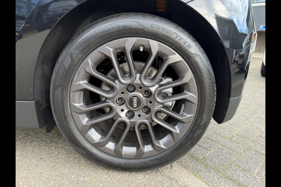 MINI Cooper E Essential XS 40.7 kWh NIEUWE AUTO | HEAD-UP DISPLAY | CAMERA | STOELVERWARMING  | ORIGINEEL NL AUTO | FABRIEKSGARANTIE TM 2029 |