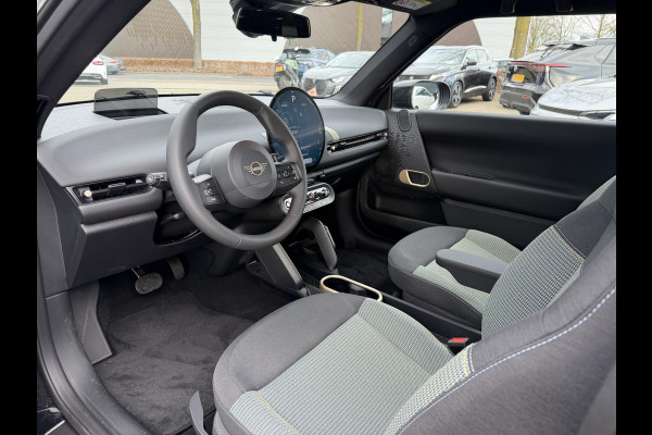 MINI Cooper E Essential XS 40.7 kWh NIEUWE AUTO | HEAD-UP DISPLAY | CAMERA | STOELVERWARMING  | ORIGINEEL NL AUTO | FABRIEKSGARANTIE TM 2029 |