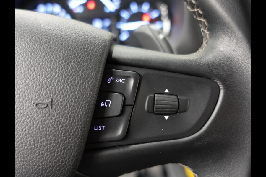 Opel Vivaro 145pk Automaat L3H1 Dubbele cabine Navigatie Camera Trekhaak Apple carplay Parkeersensoren Cruise control