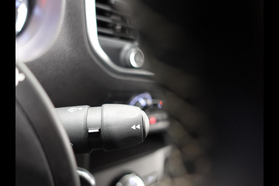 Opel Vivaro 145pk Automaat L3H1 Dubbele cabine Navigatie Camera Trekhaak Apple carplay Parkeersensoren Cruise control