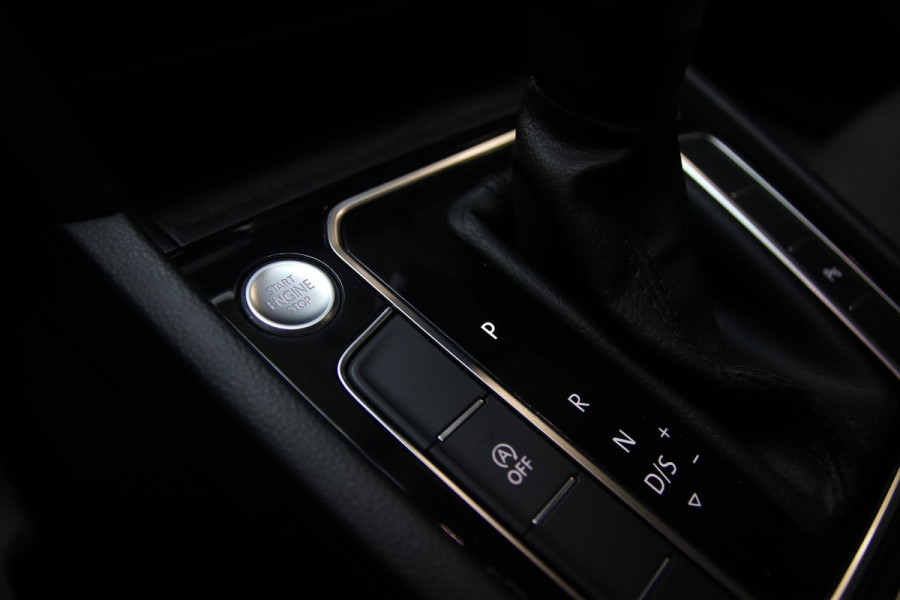 Volkswagen Passat Variant 1.5 TSI LED-CARPLAY-TREKHAAK-KEYLESS