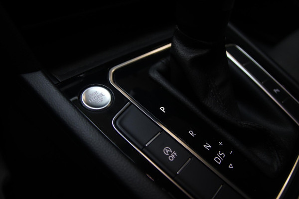 Volkswagen Passat Variant 1.5 TSI LED-CARPLAY-TREKHAAK-KEYLESS