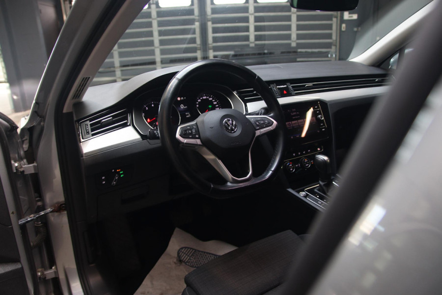 Volkswagen Passat Variant 1.5 TSI LED-CARPLAY-TREKHAAK-KEYLESS