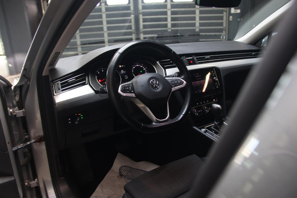 Volkswagen Passat Variant 1.5 TSI LED-CARPLAY-TREKHAAK-KEYLESS