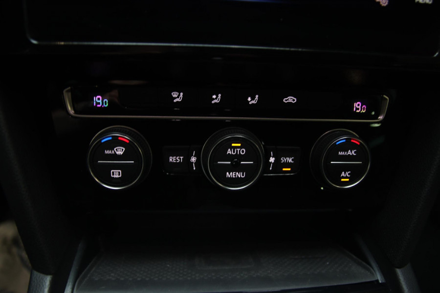 Volkswagen Passat Variant 1.5 TSI LED-CARPLAY-TREKHAAK-KEYLESS