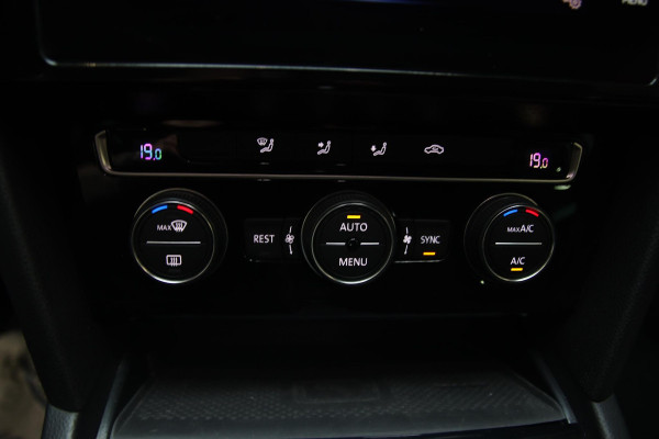 Volkswagen Passat Variant 1.5 TSI LED-CARPLAY-TREKHAAK-KEYLESS