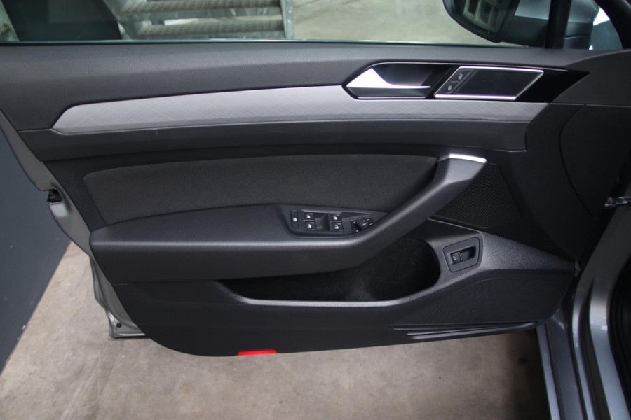 Volkswagen Passat Variant 1.5 TSI LED-CARPLAY-TREKHAAK-KEYLESS