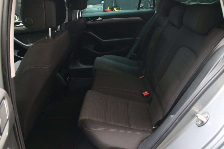 Volkswagen Passat Variant 1.5 TSI LED-CARPLAY-TREKHAAK-KEYLESS