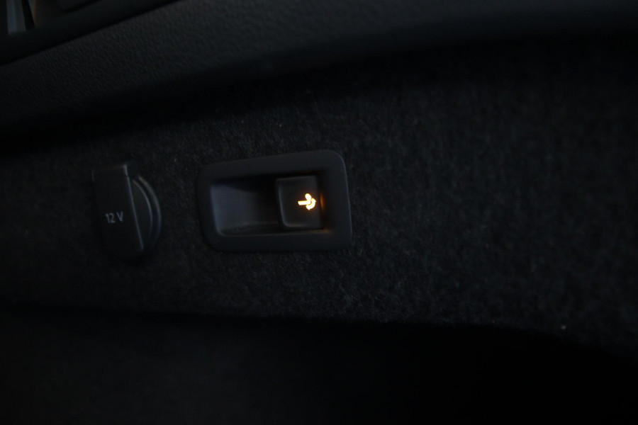 Volkswagen Passat Variant 1.5 TSI LED-CARPLAY-TREKHAAK-KEYLESS