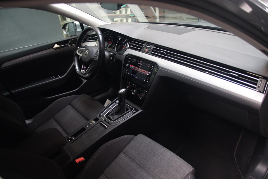 Volkswagen Passat Variant 1.5 TSI LED-CARPLAY-TREKHAAK-KEYLESS